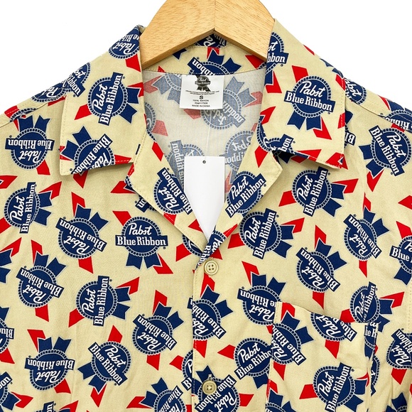 Pabst Blue Ribbon Short Sleeve Camp Shirt Men's Small - Picture 1 of 8